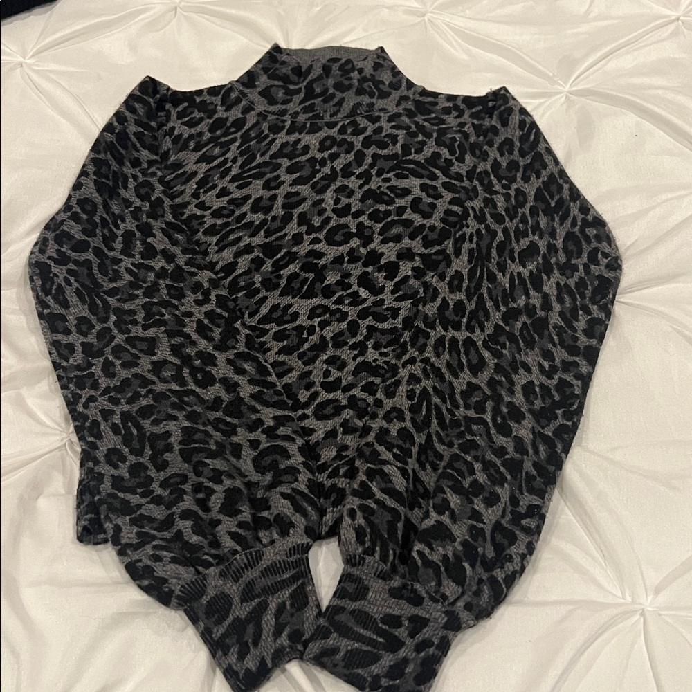 GENERATION LOVE Leopard Print Turtleneck Sweater SIZE XS